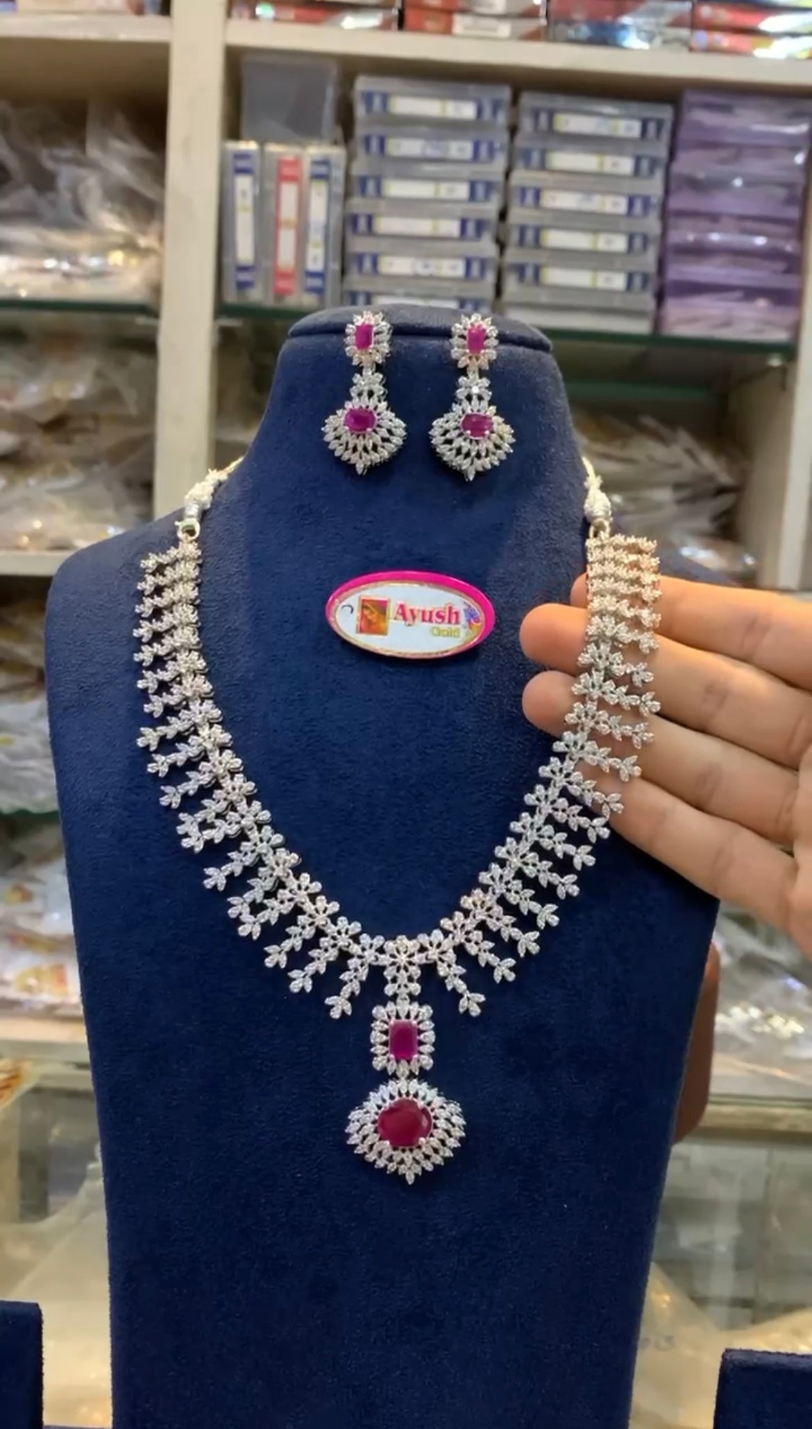 Silver finish necklace NK-157